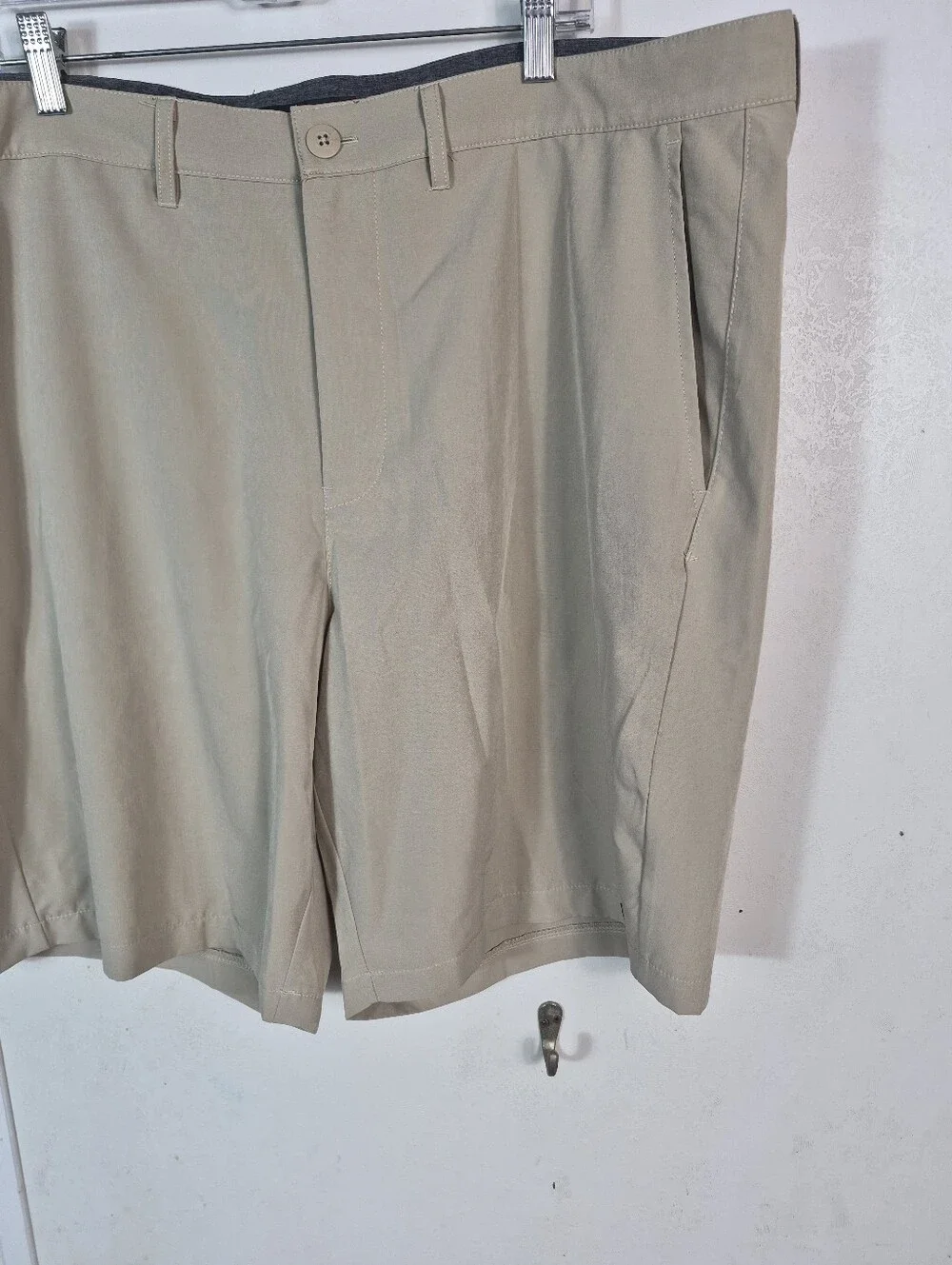 Quicksilver Men's Beige Tan Flat Front Shorts 42